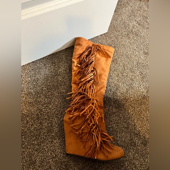 Caramel wedge fringed boot - Picture 1 of 2